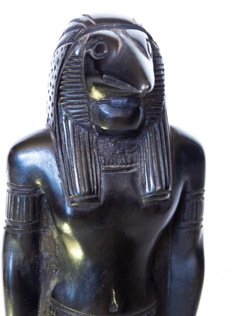 Talla de madera Dios egipcio Thot, excepcional acabado representando al dios egipcio Thot. Origen: El Cairo, Egipto. Tamaño: 15cm aprox.