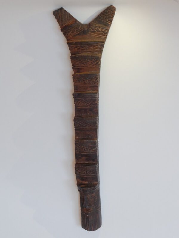 Talla de madera escalerilla africana: Tipo: cuenco de cerámica. Procedencia: artesano local en Djene, Mali. Tamaño: 15cm.
