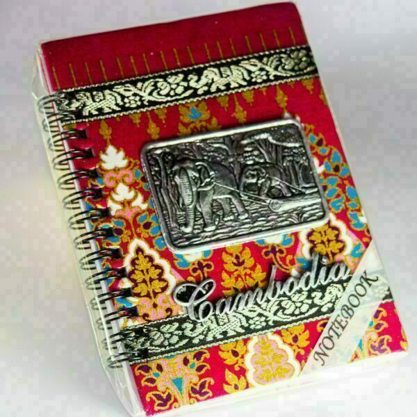 Cuaderno de Camboya con tapa en revestimiento textil y relieve metálico