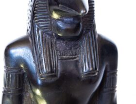 Talla de madera Dios egipcio Thot, excepcional acabado representando al dios egipcio Thot. Origen: El Cairo, Egipto. Tamaño: 15cm aprox.