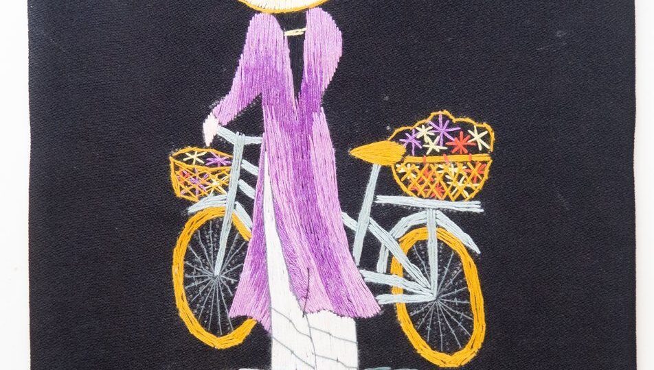 Bordado de hilo con imagen de vietnamita en bici con áo dài violeta