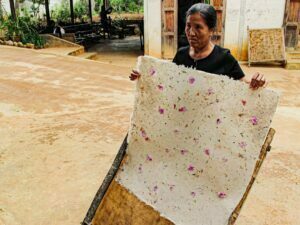 Elaboracion de papel en Birmania